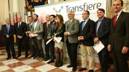 Adeline Marcos, Jesús Méndez y el programa ‘El cazador de cerebros’, II Premios de Periodismo ‘Foro Transfiere’