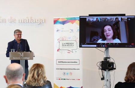 Pepa Bueno inaugura la tercera edición del proyecto educativo ‘La prensa en mi mochila’