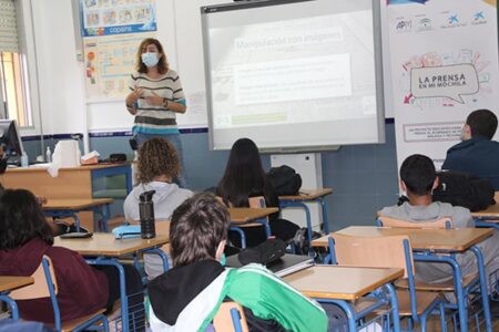 Diputación ofrece nuevas plazas para participar en los talleres de «La prensa en mi mochila»