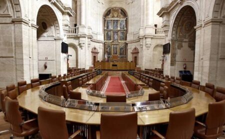 El Parlamento andaluz oferta dos plazas de Comunicación