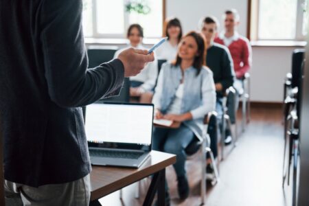 FAPE recaba propuestas para la modificación del real decreto de periodistas docentes