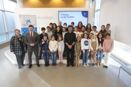 Emilio Morenatti y el alumnado del colegio García Lorca inauguran la V edición de Prensa en mi mochila