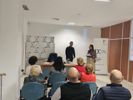 Arranca con éxito el segundo taller de Prensa Sin Edad en Estepona