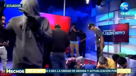 Colectivos periodísticos piden mayor seguridad en Ecuador tras el ataque a TC Televisión