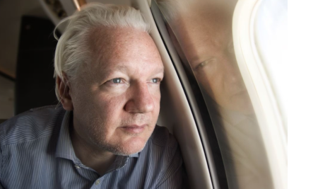 Assange queda en libertad tras declararse culpable después de 15 años de batalla legal