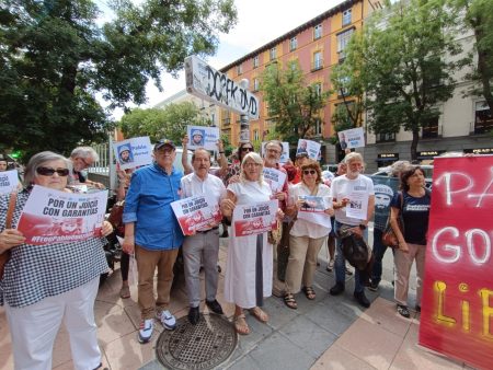 Medio centenar de periodistas se concentran por la liberación de Pablo González