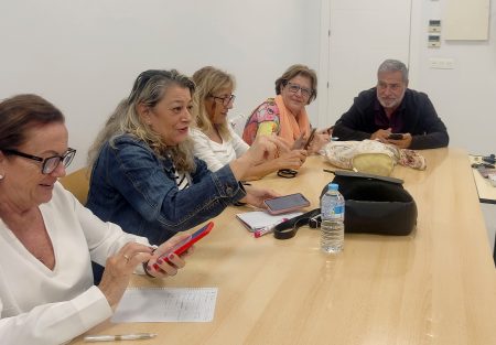 Los mayores de Churriana reciben formación para detectar las noticias falsas