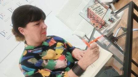 La periodista Marga Dorao presenta ‘El verano de los lugares fríos’ en la librería Mapas y Compañía