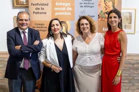 La periodista Paula Peralta, directiva de la APM, recoge el Premio Humanidades Dr. Pedro Aparicio