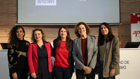 Elena Blanco defiende el papel de las asociaciones periodísticas como vínculo entre la universidad y el mercado laboral