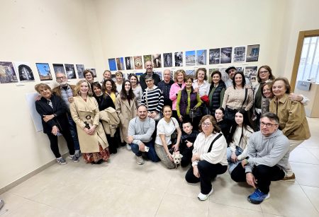 La fotografía como terapia: un taller que une arte, expresión y superación en Vélez Málaga