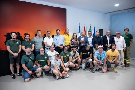 El periodista Juan José Madueño y el fotoperiodista Ñito Salas retratan el lado más humano de los bomberos del Infoca en ‘El corazón de la Brigada’